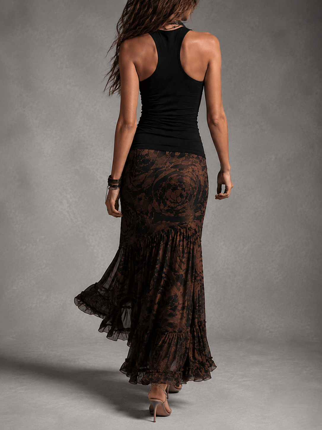 Rossana | Conjunto Dos Piezas Top Halter Negro y Falda Maxi de Malla con Rosas