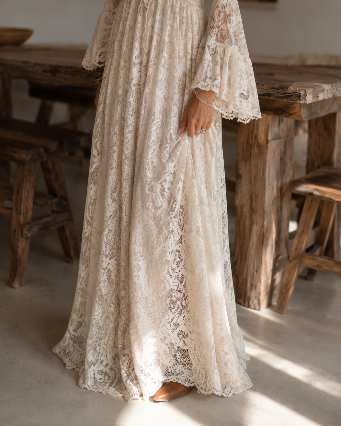 Serena | Vestido Maxi de Encaje con Mangas de Campana, Marfil